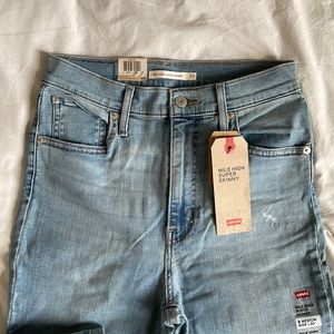 Levi’s NWT Mile High Super Skinny W 29x30